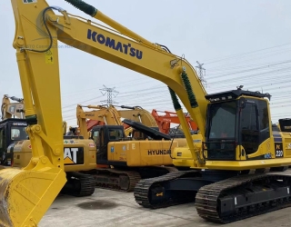 Komatsu-pc220-1